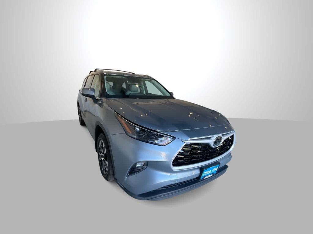used 2022 Toyota Highlander car, priced at $34,785