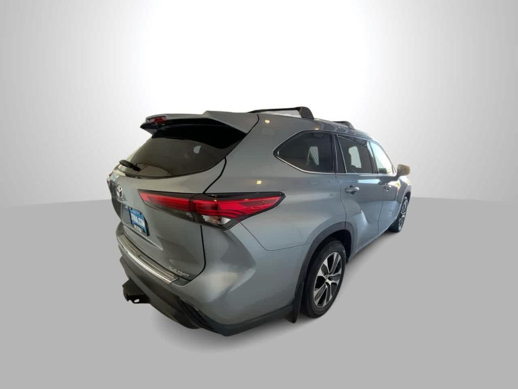 used 2022 Toyota Highlander car, priced at $34,785