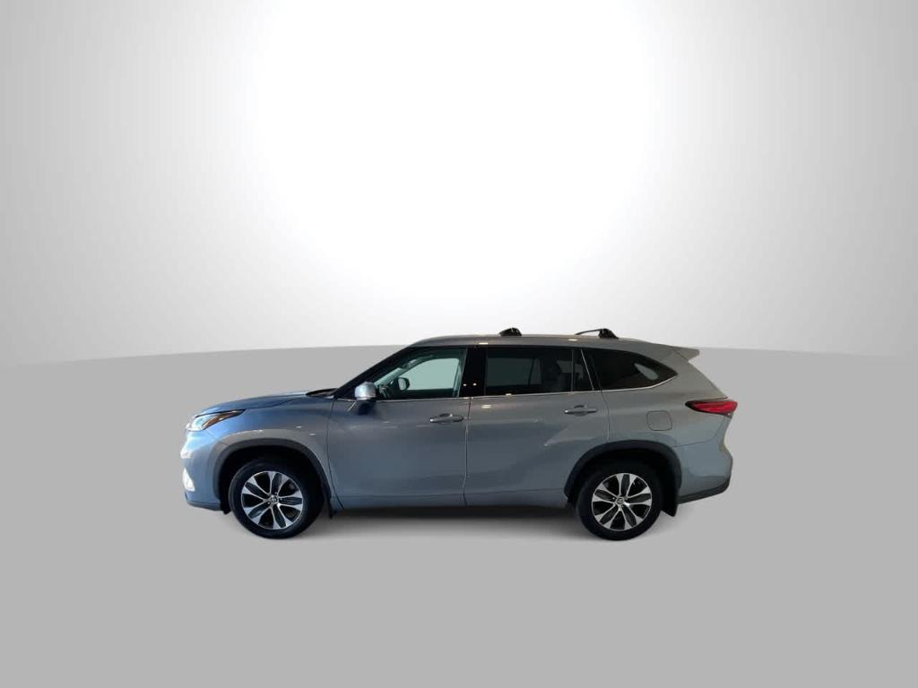 used 2022 Toyota Highlander car, priced at $34,785