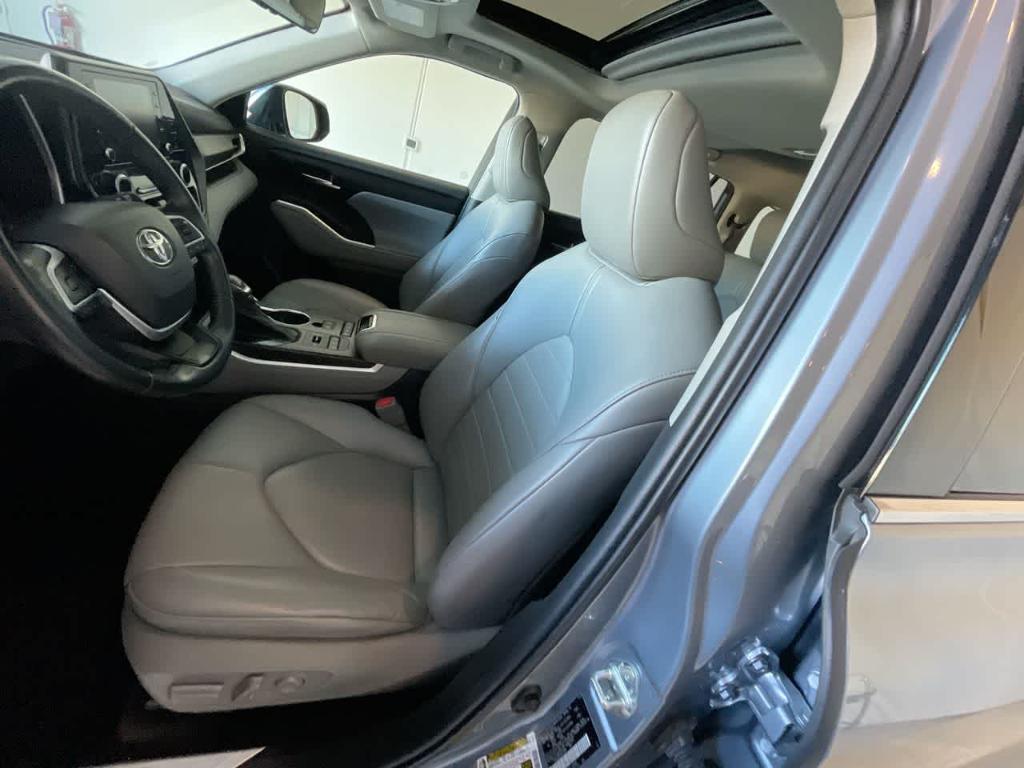 used 2022 Toyota Highlander car, priced at $34,785