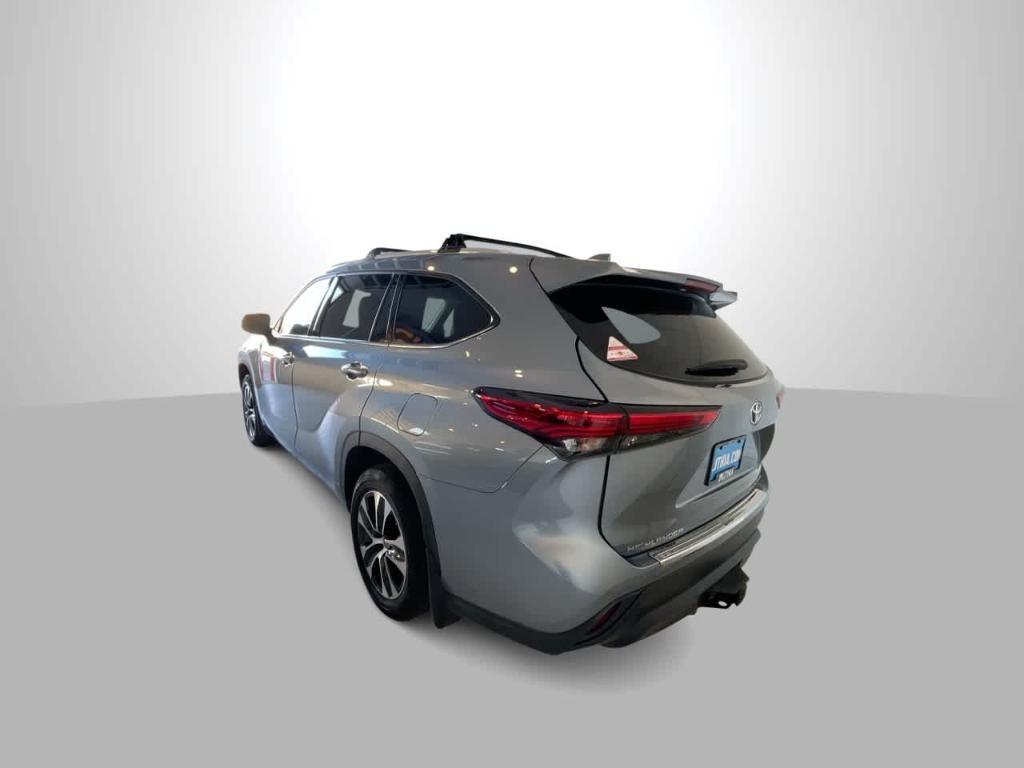 used 2022 Toyota Highlander car, priced at $34,785