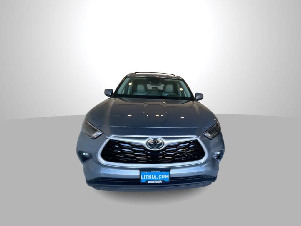 used 2022 Toyota Highlander car, priced at $34,785