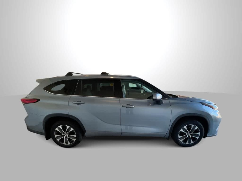 used 2022 Toyota Highlander car, priced at $34,785