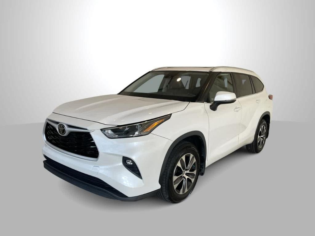 used 2023 Toyota Highlander car, priced at $34,574