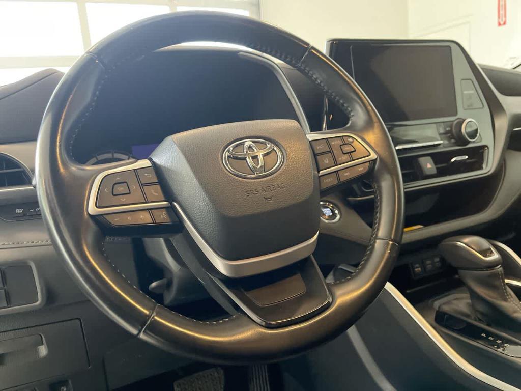 used 2023 Toyota Highlander car, priced at $34,574