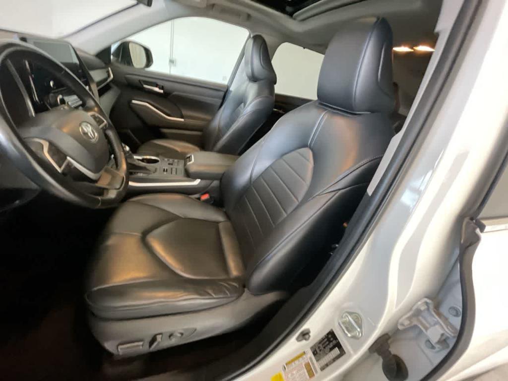 used 2023 Toyota Highlander car, priced at $34,574