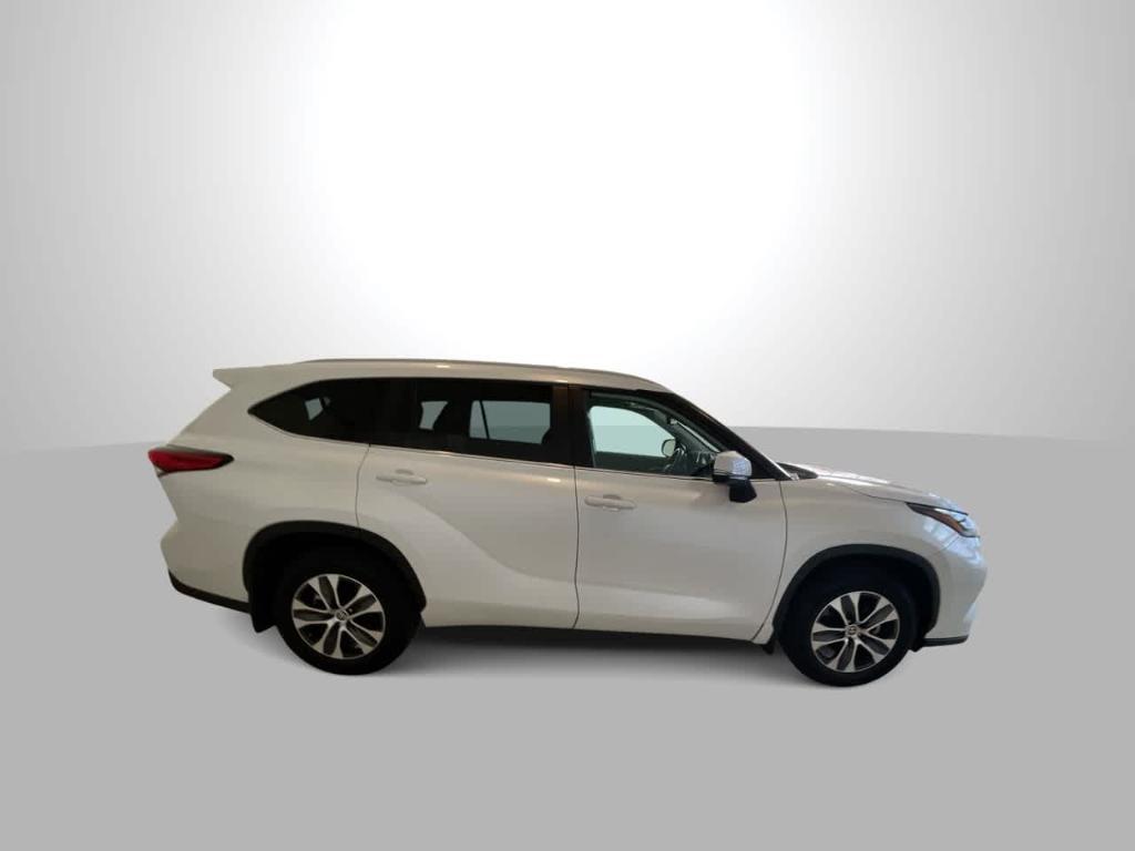 used 2023 Toyota Highlander car, priced at $34,574