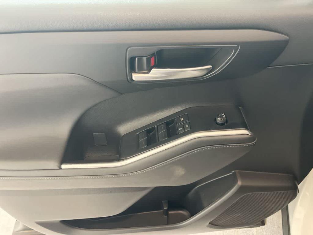 used 2023 Toyota Highlander car, priced at $34,574