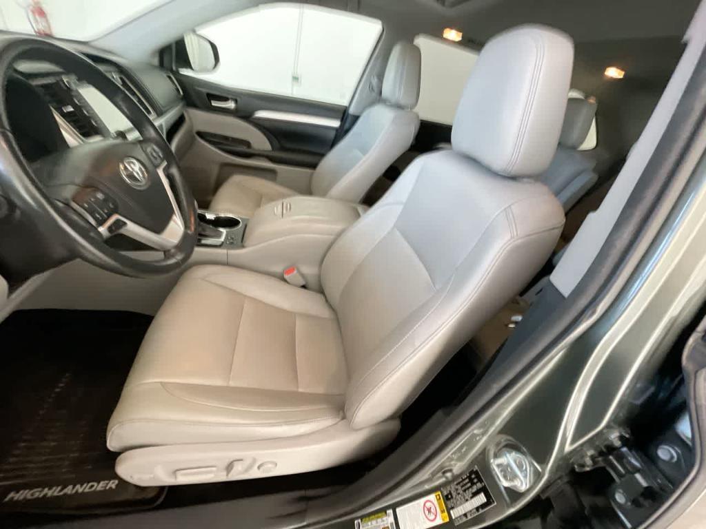 used 2018 Toyota Highlander car, priced at $24,794