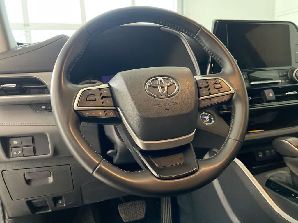 used 2023 Toyota Highlander Hybrid car, priced at $41,896
