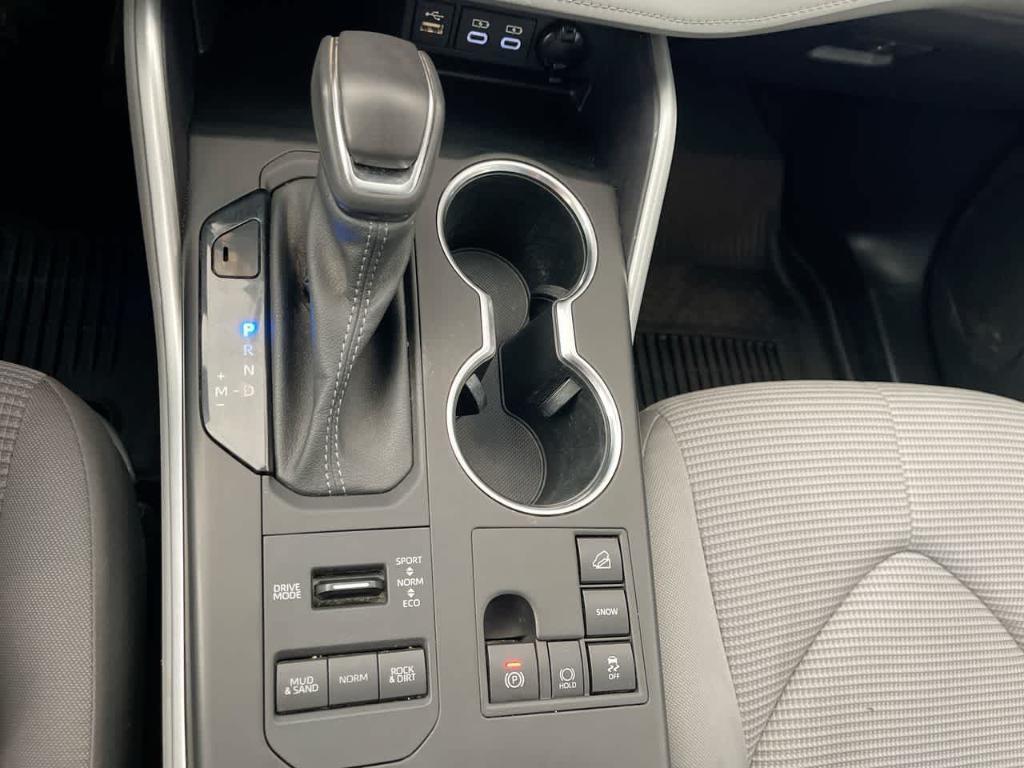 used 2023 Toyota Highlander car, priced at $33,696