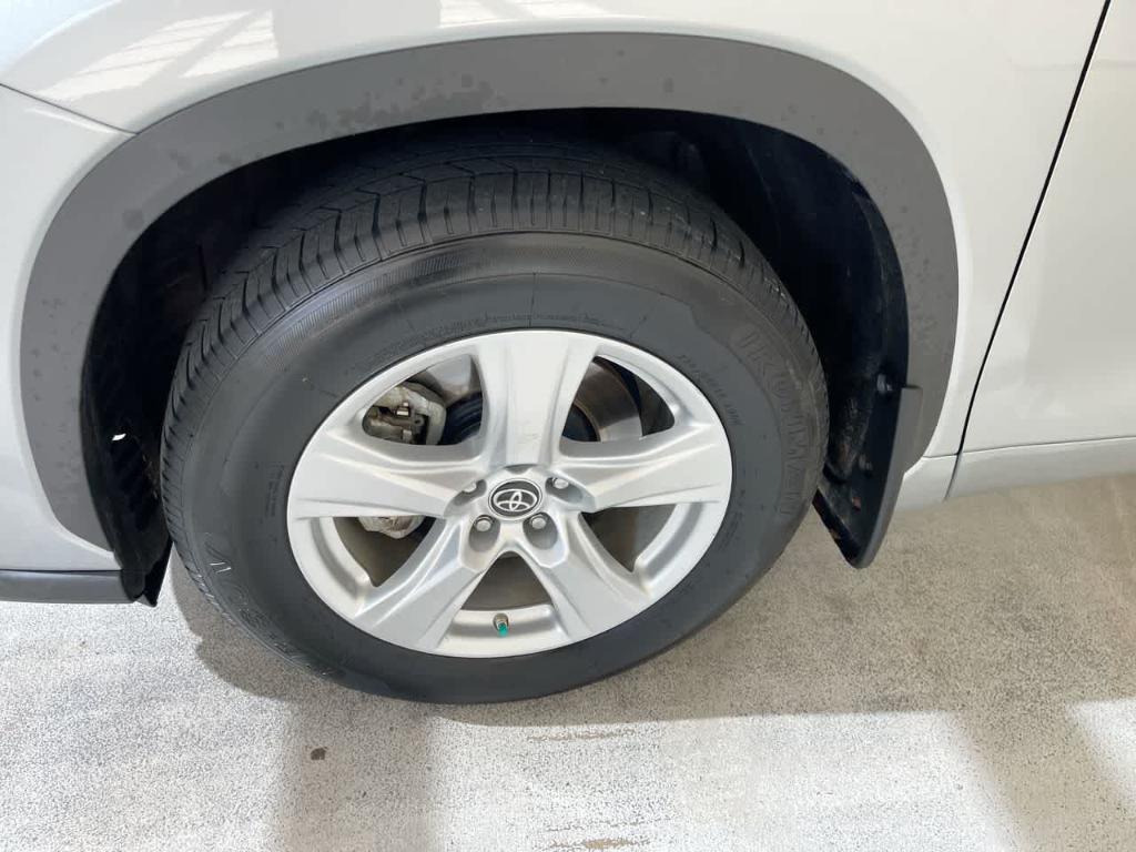 used 2023 Toyota Highlander car, priced at $33,696