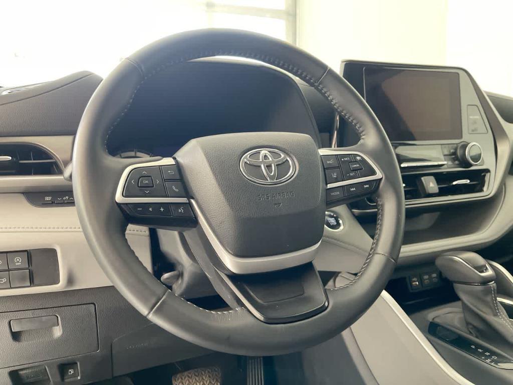 used 2023 Toyota Highlander car, priced at $33,696