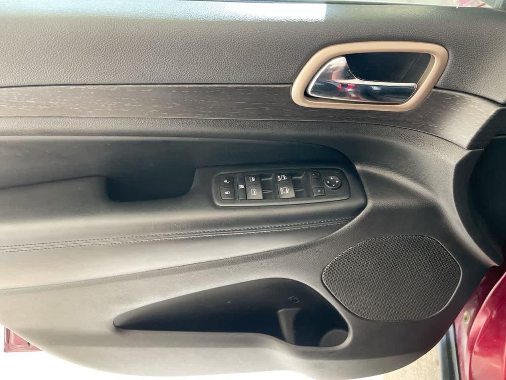 used 2017 Jeep Grand Cherokee car, priced at $13,114
