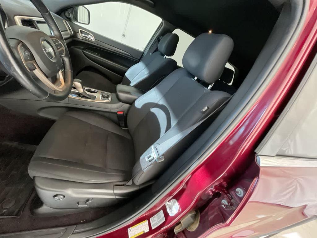 used 2017 Jeep Grand Cherokee car, priced at $13,114
