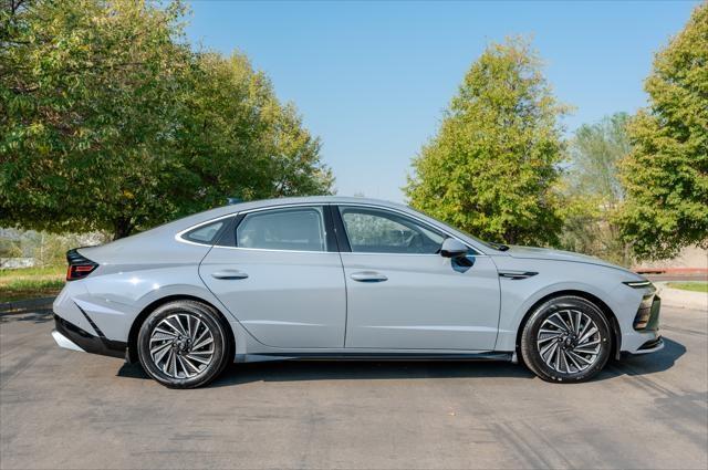 new 2025 Hyundai Sonata Hybrid car, priced at $39,150