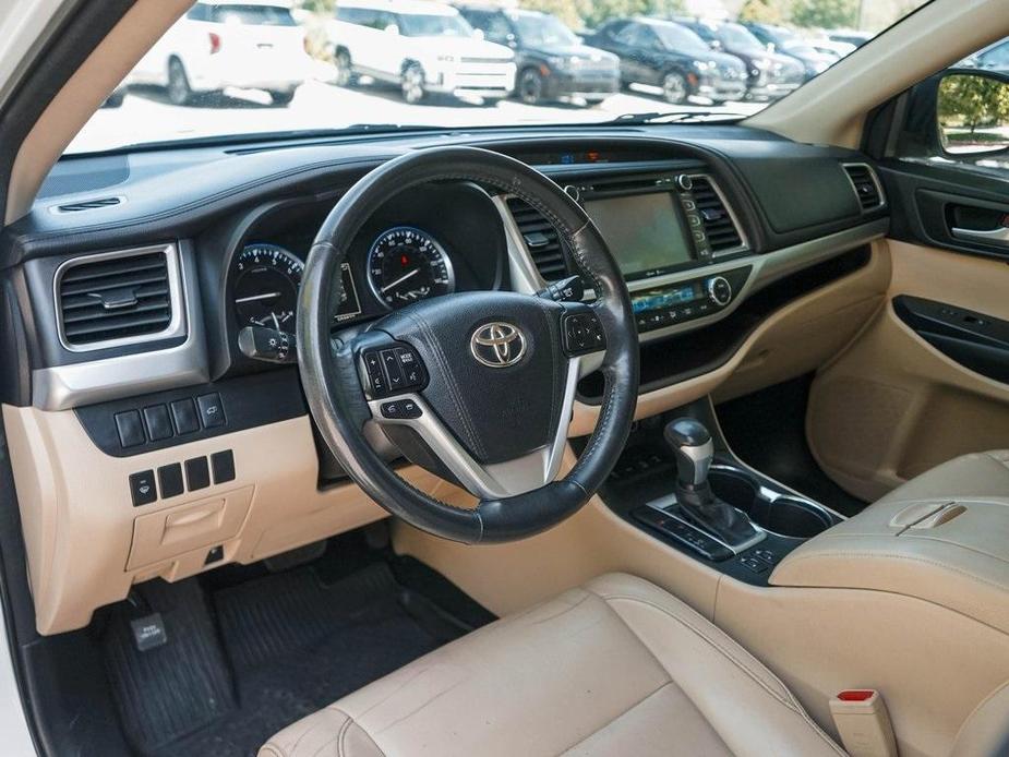 used 2015 Toyota Highlander car, priced at $15,987