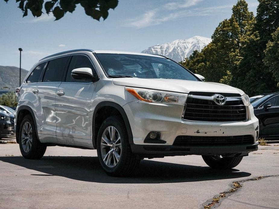 used 2015 Toyota Highlander car, priced at $15,987