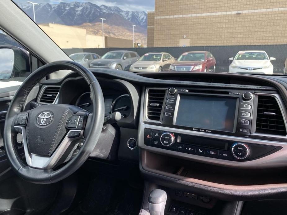 used 2019 Toyota Highlander car, priced at $29,321