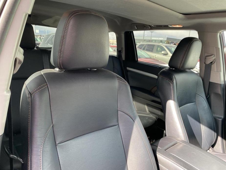 used 2019 Toyota Highlander car, priced at $29,321