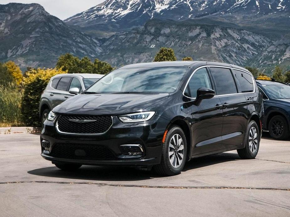 used 2022 Chrysler Pacifica Hybrid car, priced at $32,988