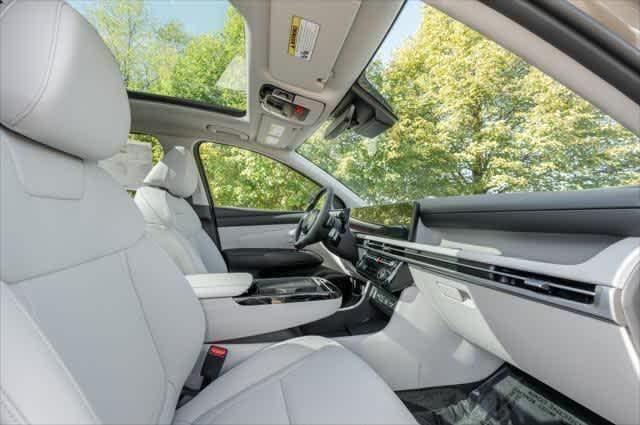 new 2025 Hyundai TUCSON Hybrid car, priced at $36,757