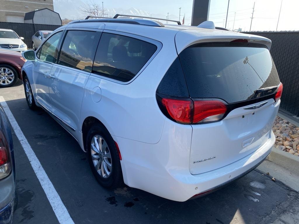 used 2018 Chrysler Pacifica car, priced at $9,200