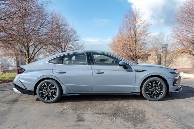 new 2025 Hyundai Sonata car, priced at $30,970