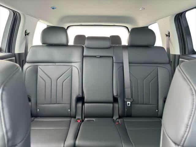 new 2025 Hyundai SANTA FE HEV car, priced at $40,614