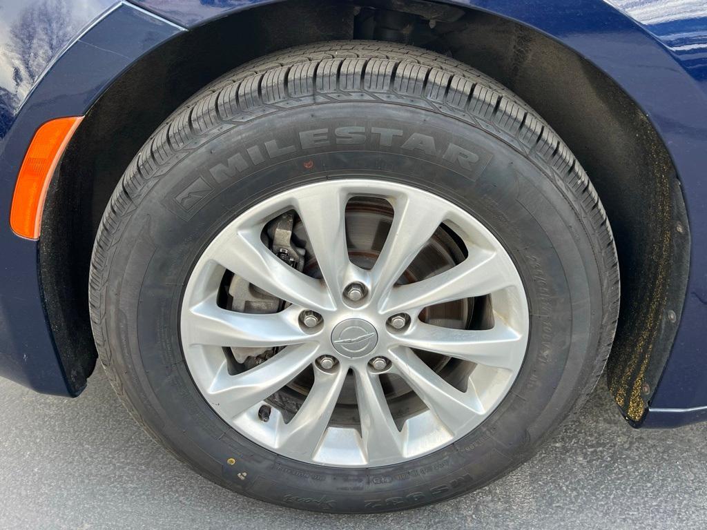 used 2018 Chrysler Pacifica car, priced at $11,258