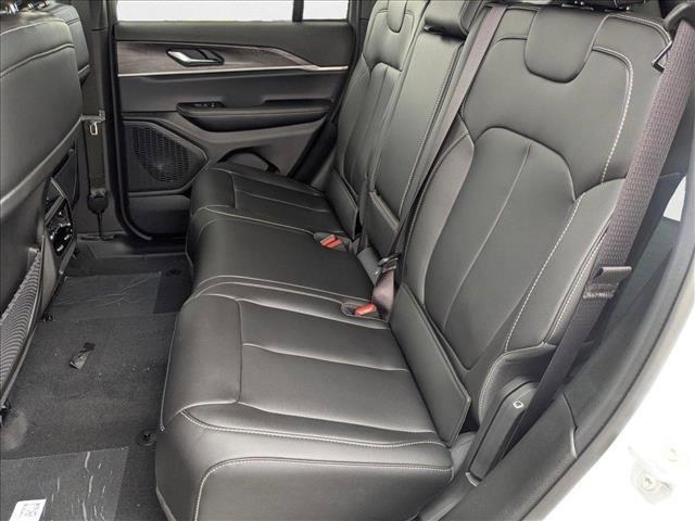 new 2025 Jeep Grand Cherokee car, priced at $39,999