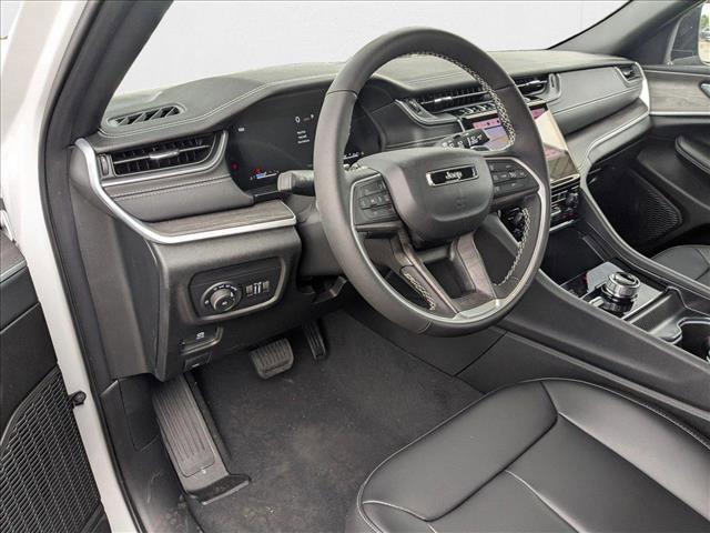 new 2025 Jeep Grand Cherokee car, priced at $39,999