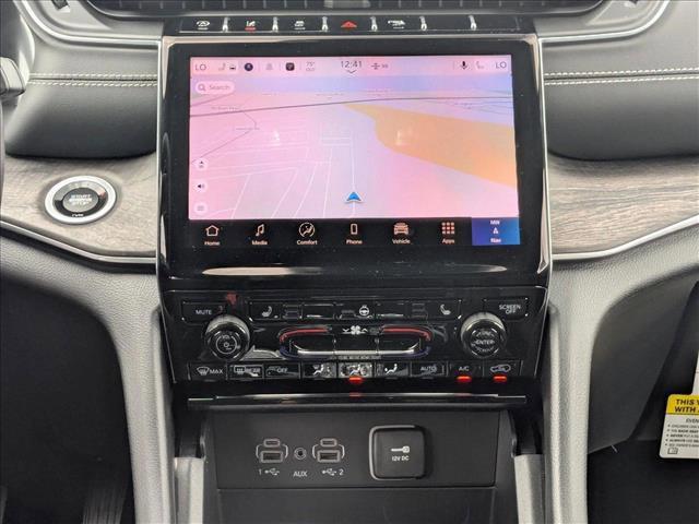 new 2025 Jeep Grand Cherokee car, priced at $39,999