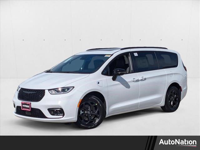 new 2025 Chrysler Pacifica Hybrid car, priced at $55,495