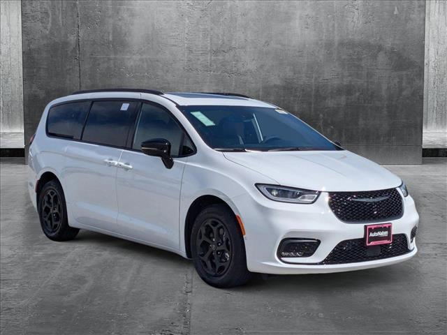 new 2025 Chrysler Pacifica Hybrid car, priced at $59,991