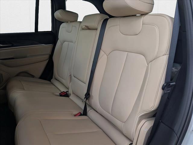 new 2025 Jeep Grand Cherokee car, priced at $42,650