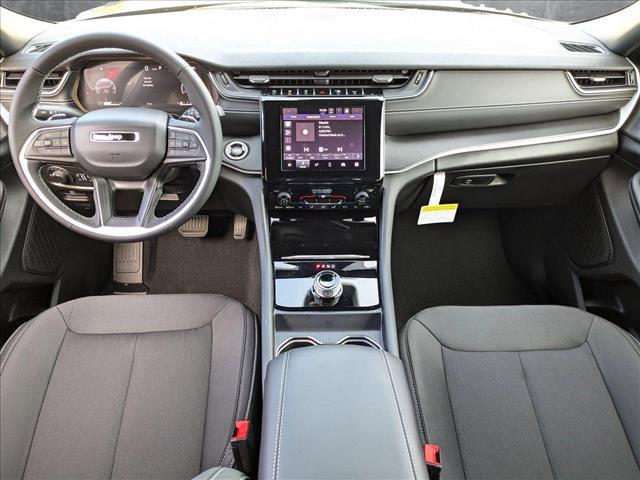new 2025 Jeep Grand Cherokee car, priced at $39,495
