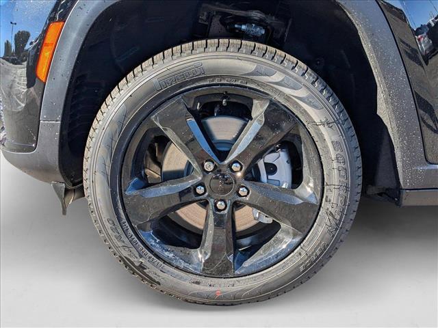 new 2025 Jeep Grand Cherokee L car, priced at $45,995