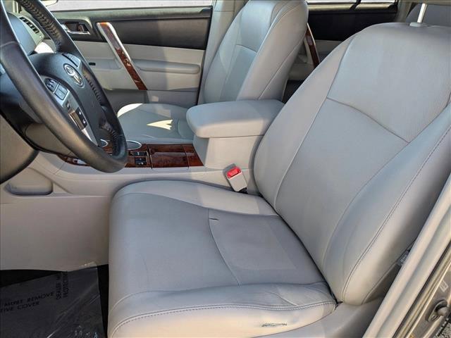 used 2013 Toyota Highlander car, priced at $15,991