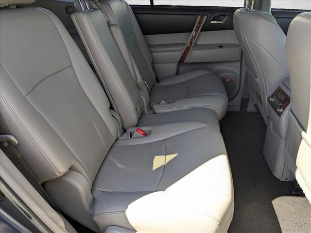 used 2013 Toyota Highlander car, priced at $15,991