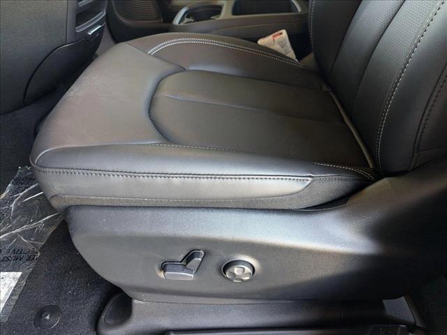new 2025 Chrysler Pacifica car, priced at $39,991