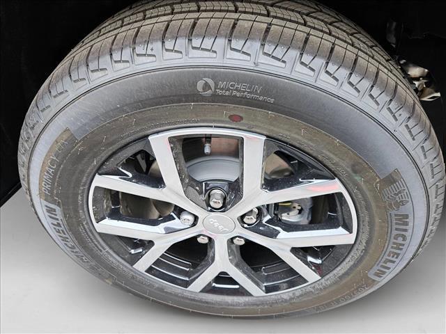 new 2025 Jeep Grand Cherokee car, priced at $41,999