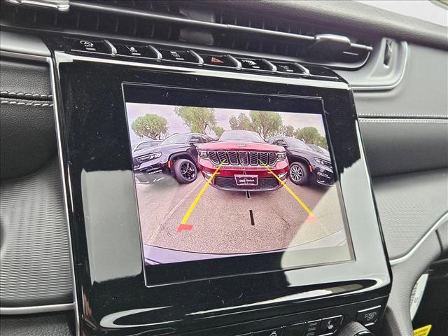new 2025 Jeep Grand Cherokee car, priced at $41,999