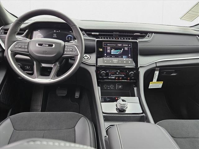 new 2025 Jeep Grand Cherokee car, priced at $41,999