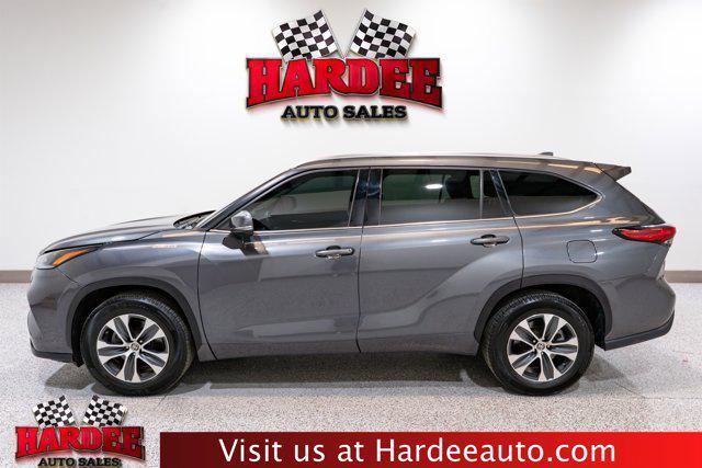 used 2021 Toyota Highlander car, priced at $29,900