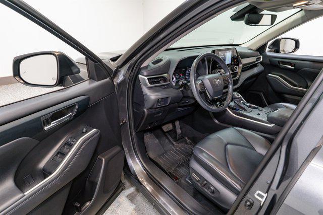 used 2021 Toyota Highlander car, priced at $29,900