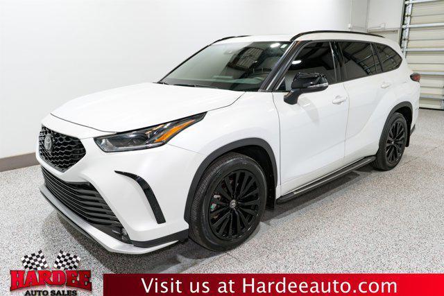 used 2023 Toyota Highlander car, priced at $46,900
