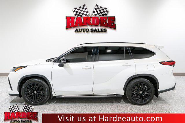 used 2023 Toyota Highlander car, priced at $46,900