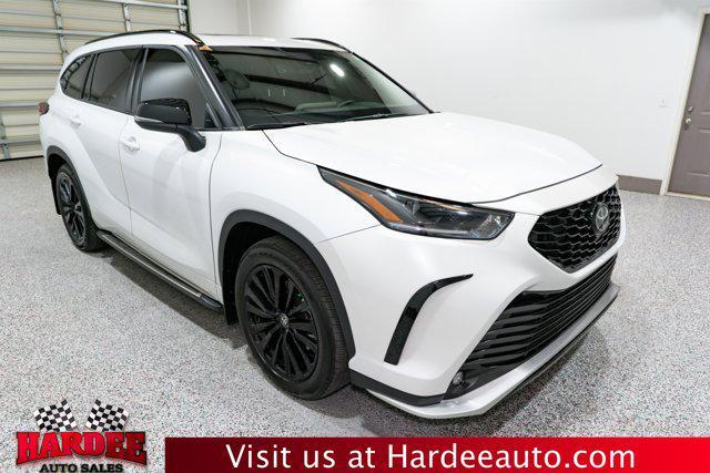 used 2023 Toyota Highlander car, priced at $46,900