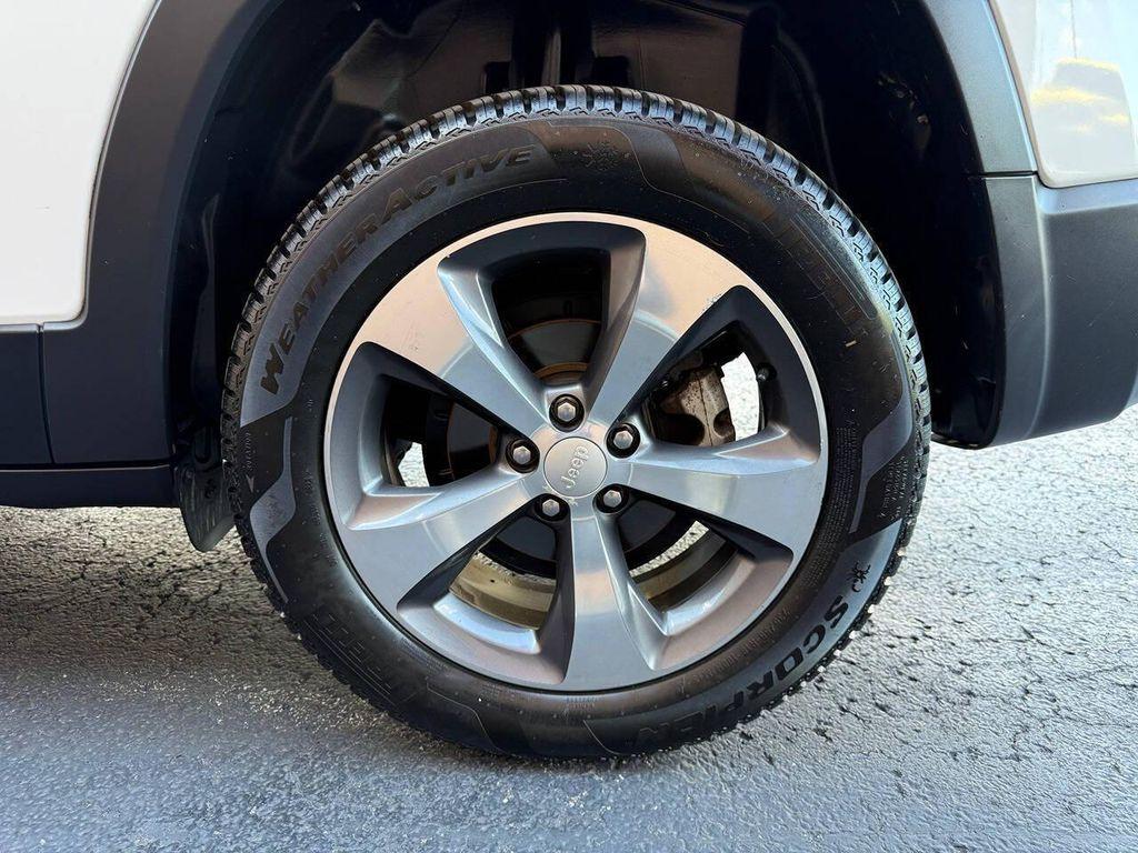 used 2019 Jeep Cherokee car, priced at $13,900